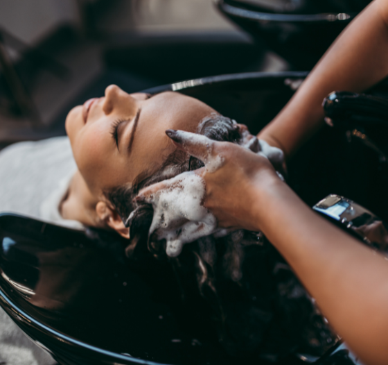 foto lavado pelo en peluquería